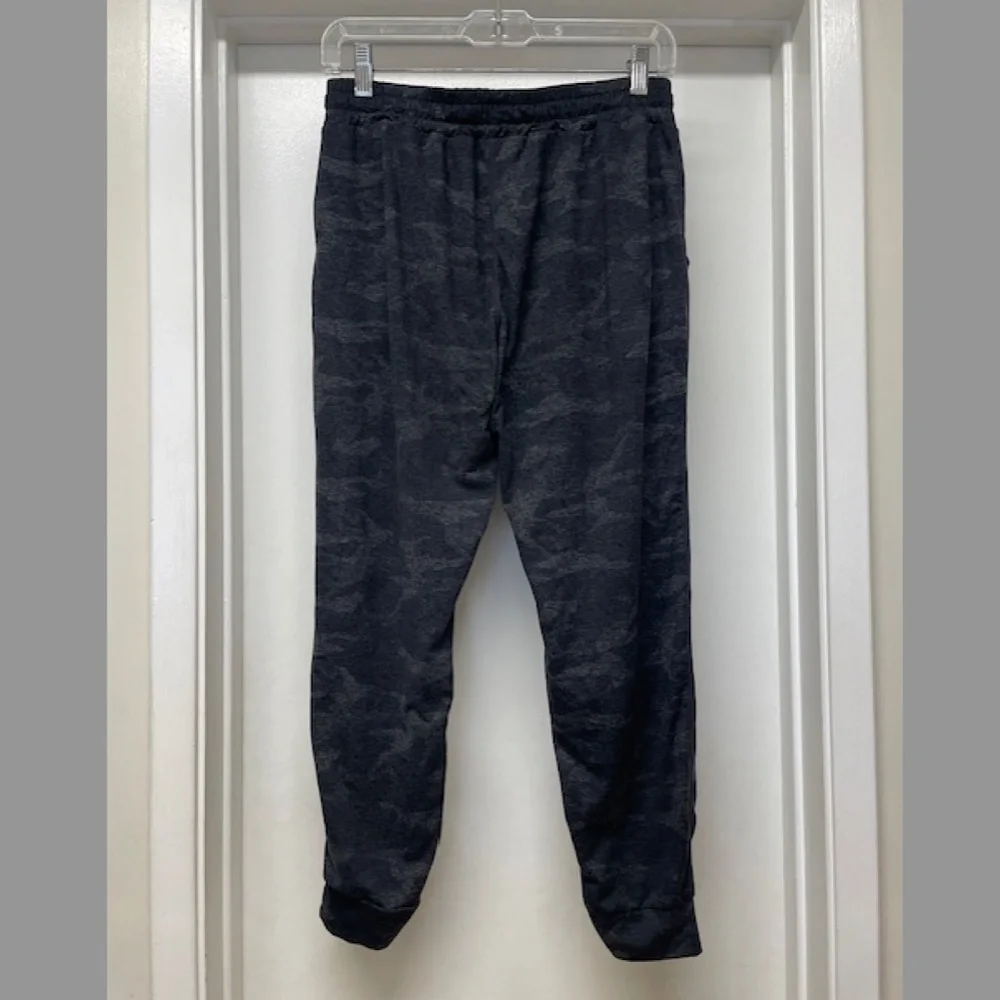 Vuori Performance Joggers Camo Pants - Picture 7 of 8